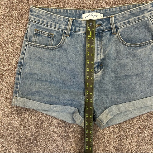 Petal & Pup Women’s Blue Denim Shorts High Rise Stretch Cuffed Mid Length Size S - Picture 8 of 12